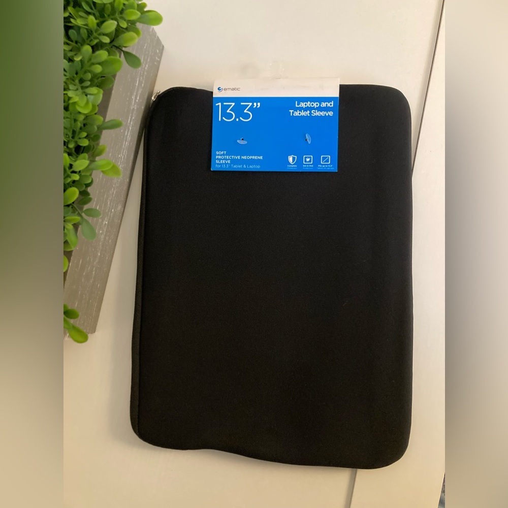 Ematic 13.3” Black Laptop & Tablet Sleeve